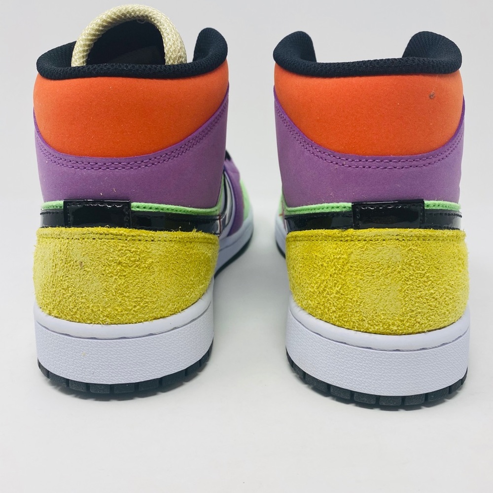 Jordan Women’s 1 Mid SE - Picture 5 of 8